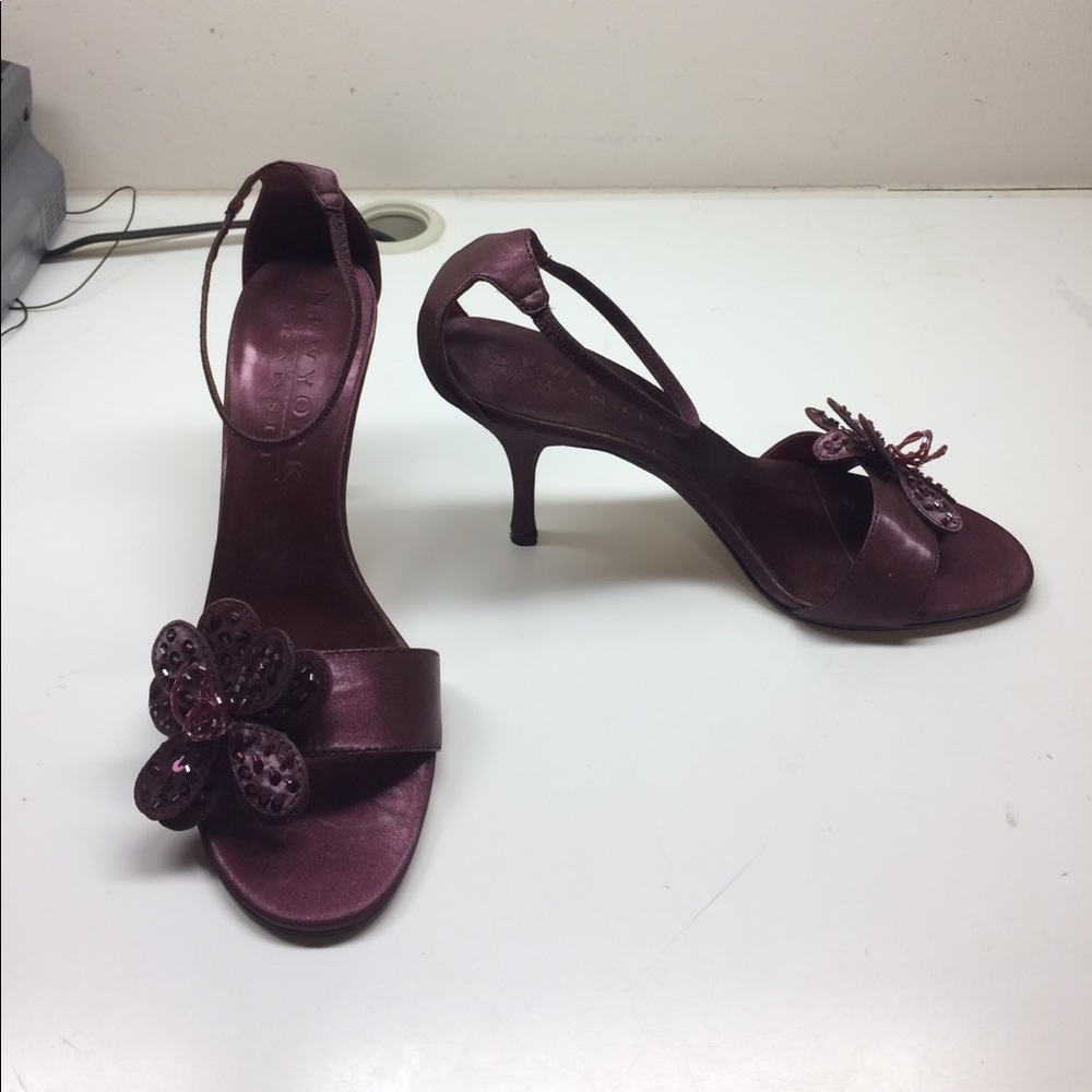 Magenta heels with a cute flower