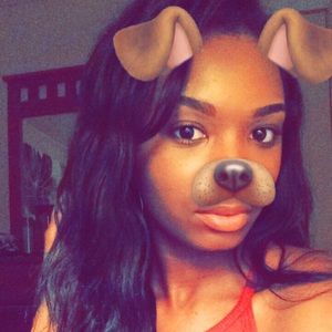 Meet your Posher, Alexia