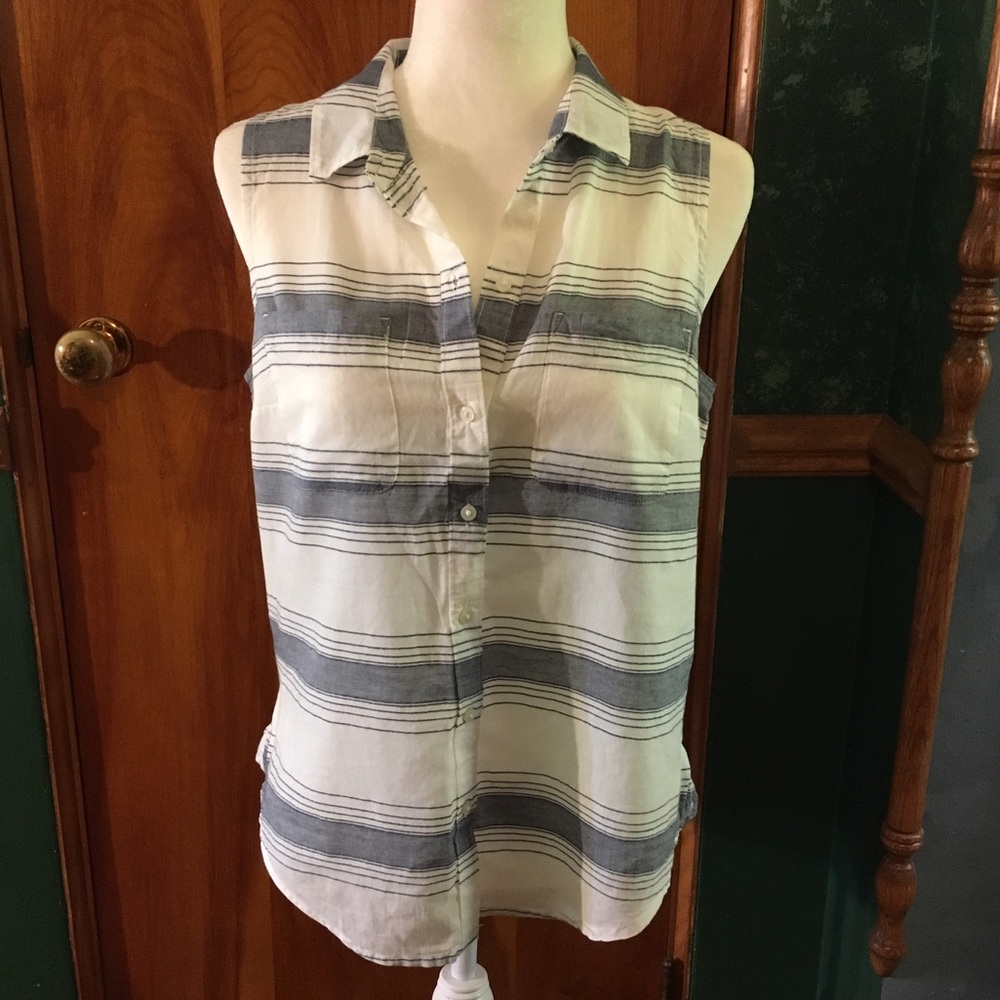 Old Navy Sleeveless Button Up