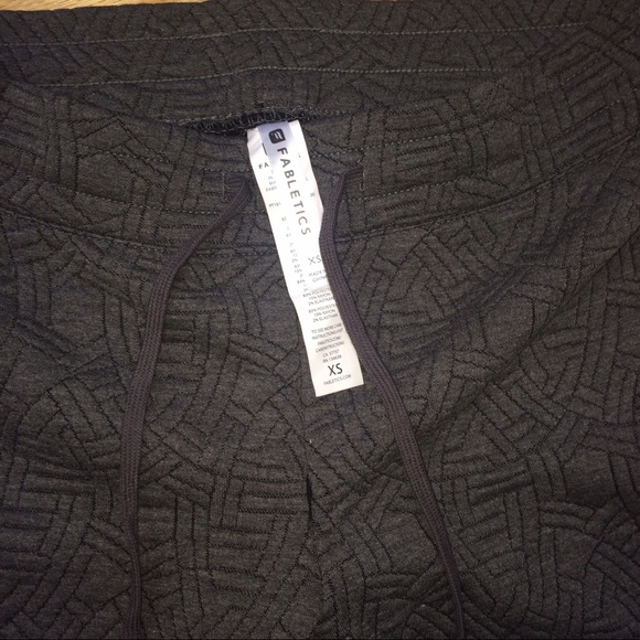 Fabletics sweatpants 🏋️♀️💦 - Picture 4 of 7