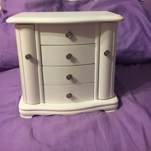 White Jewelry box