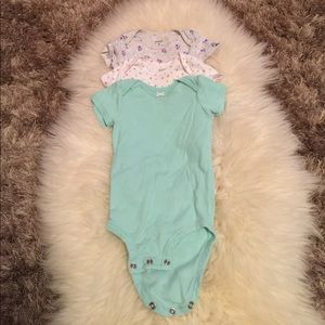 Set of onesies