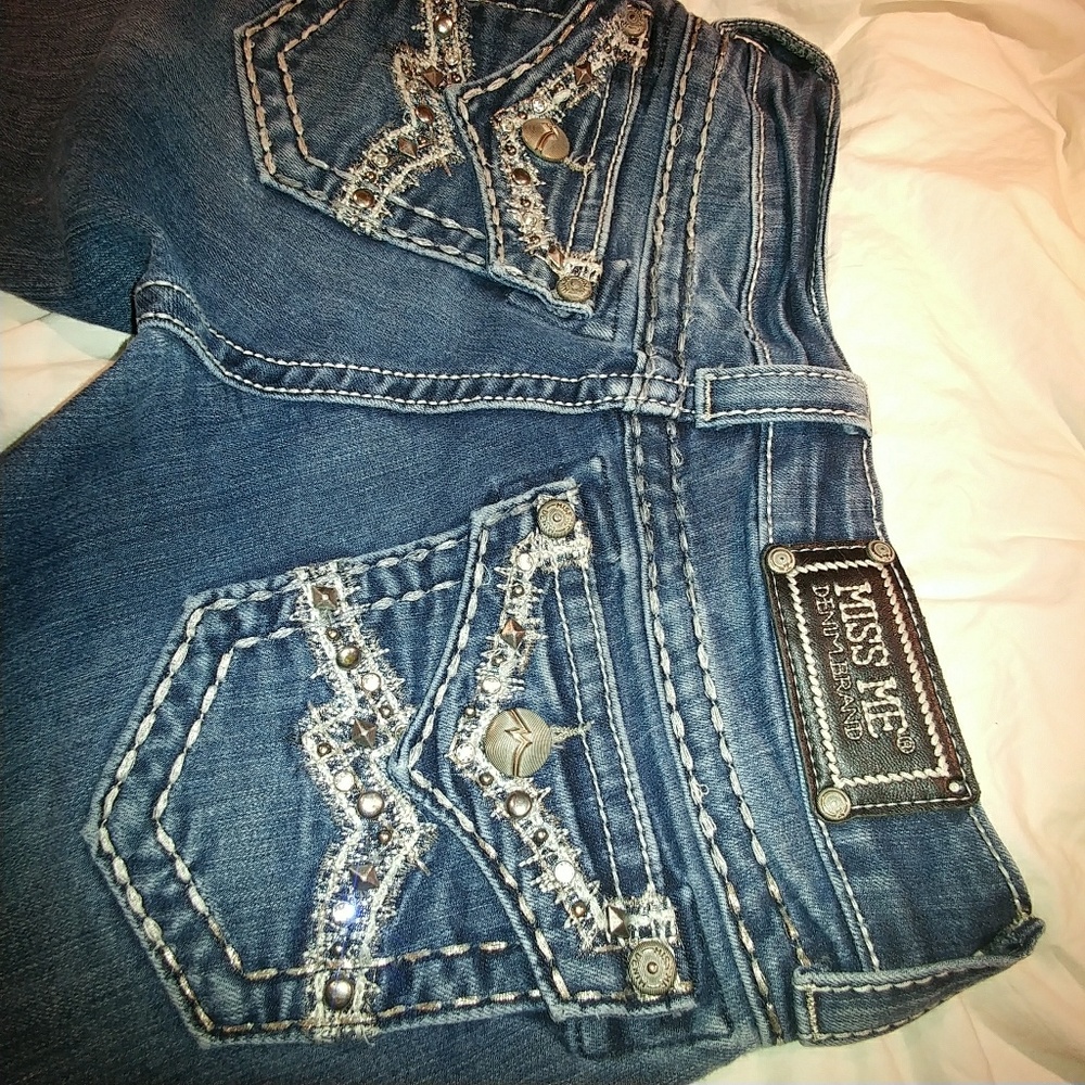 Really Cute Bling'd Out Miss Me's Skinny 26/33
