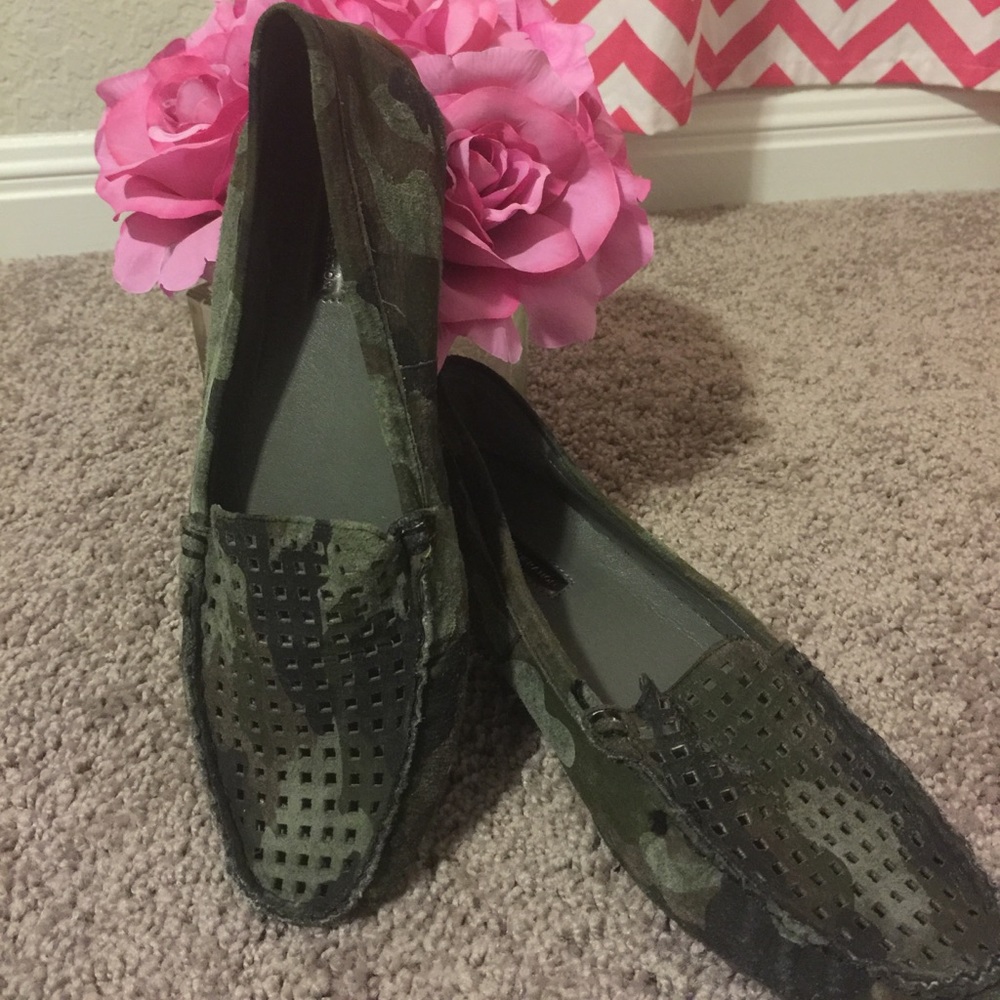 BCBG camouflage loafers