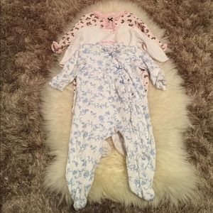 Set of snap pajamas