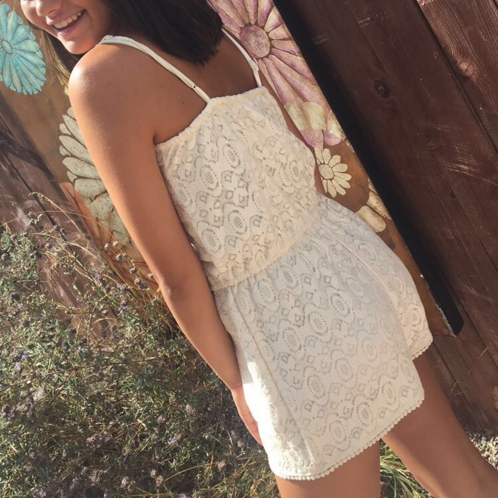 Lace Sleeveless Romper EUC