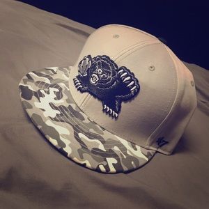 Memphis Grizzlies Grey & Camo SnapBack