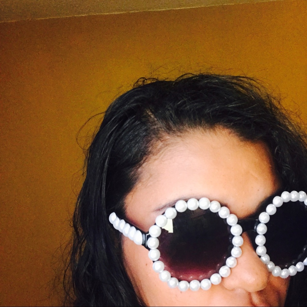 Beautiful Pearl Fashion round sunglasses!!