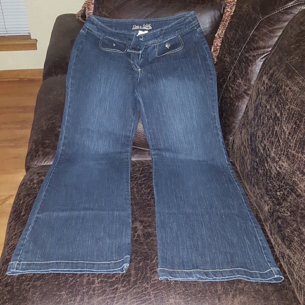 Wide legged jeans