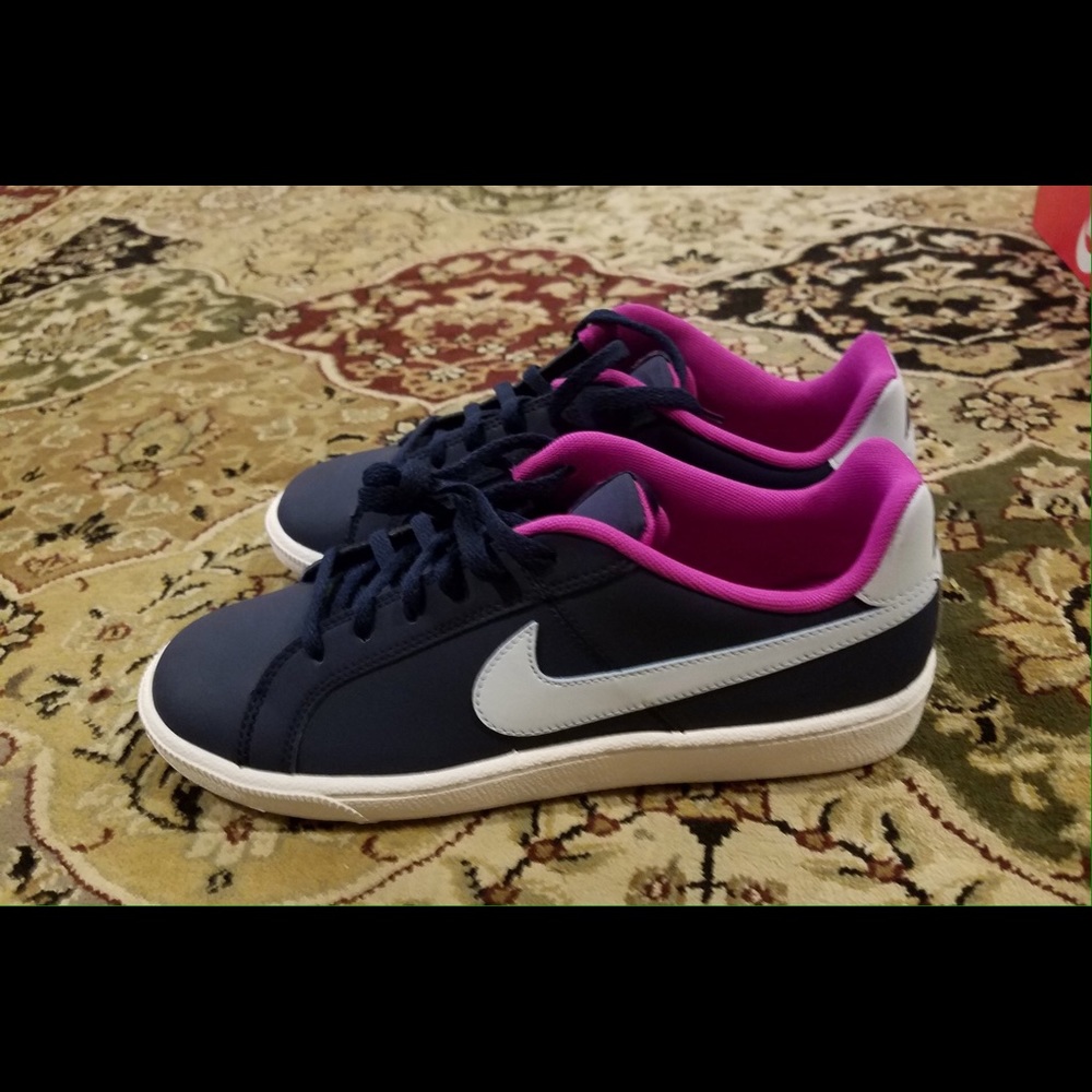 (SOLD )NIKE COURT ROYALE SHOES (Sz 6.5Y - Picture 8 of 8