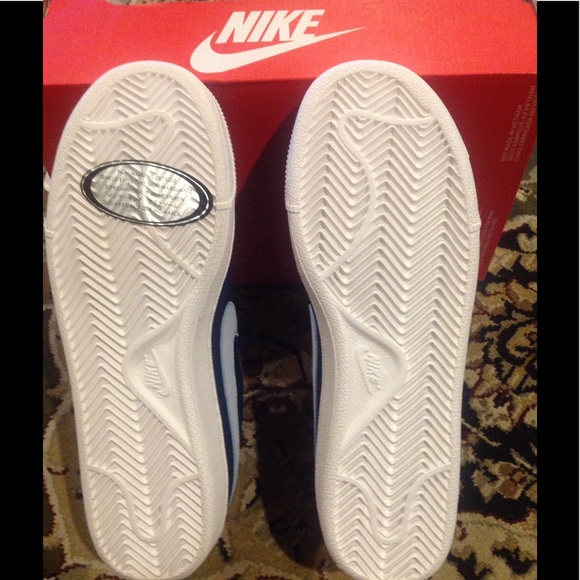 (SOLD )NIKE COURT ROYALE SHOES (Sz 6.5Y - Picture 5 of 8