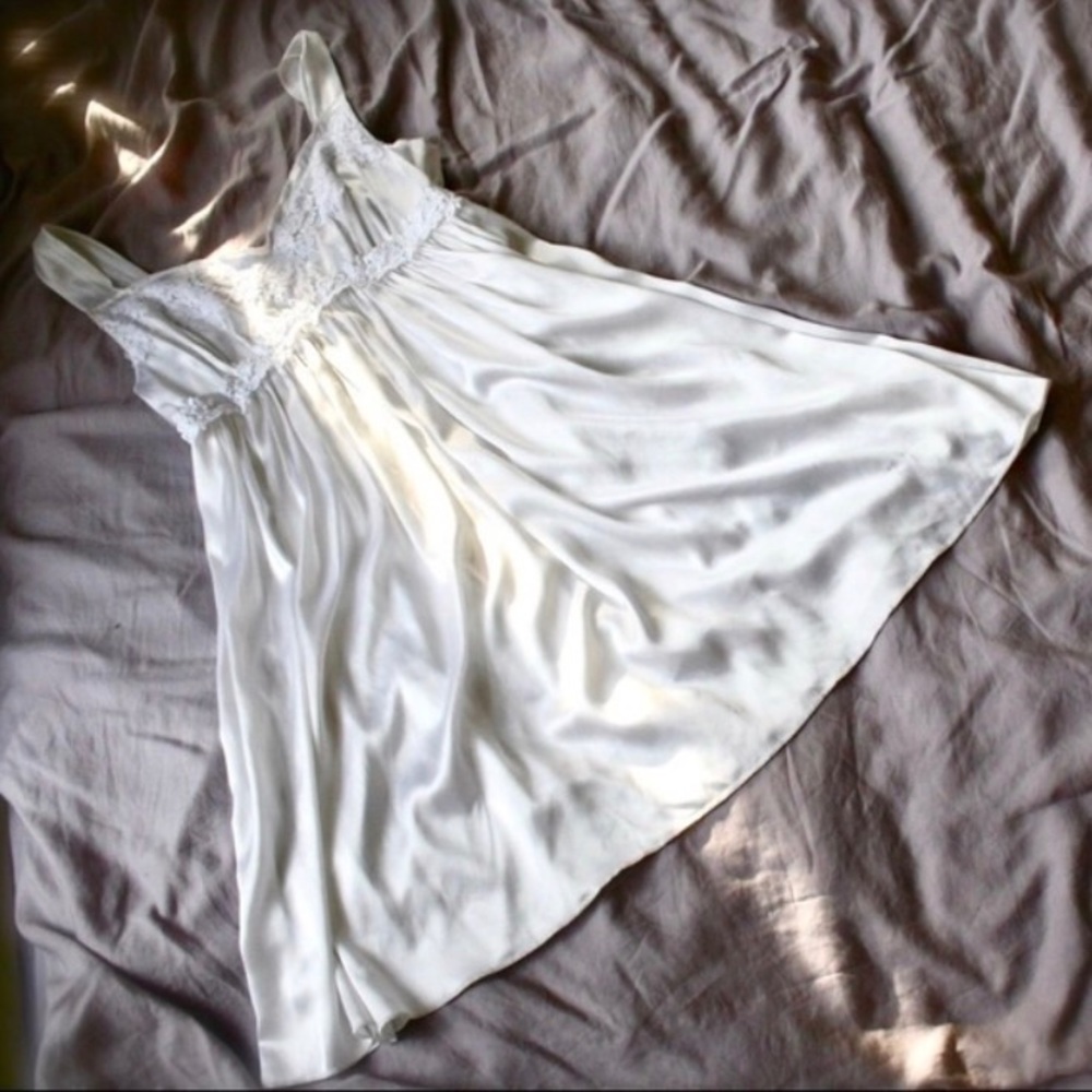 (NWT) DOLCE & GABANNA WHITE SILK DRESS