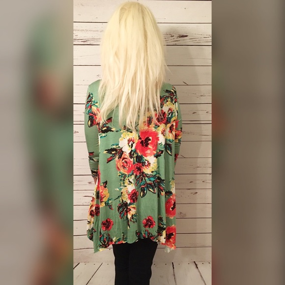 Beautiful Sage floral asymmetric hemline tunic - Picture 2 of 2