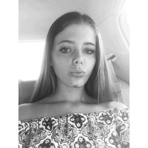 Meet your Posher, Chloe