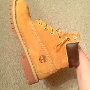 timberlands size 6 youth equals size 8 women !