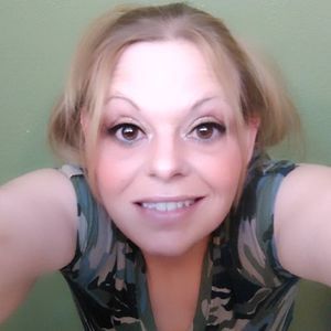 Meet your Posher, Leona