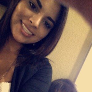 Meet your Posher, Alma