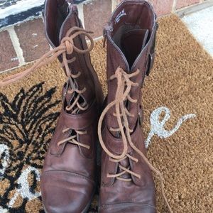 Combat boots