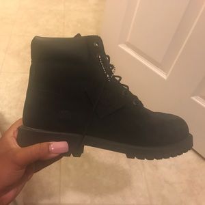 BLACK TIMBERLANDS