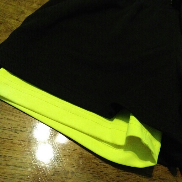 FILA Shorts - Picture 2 of 4