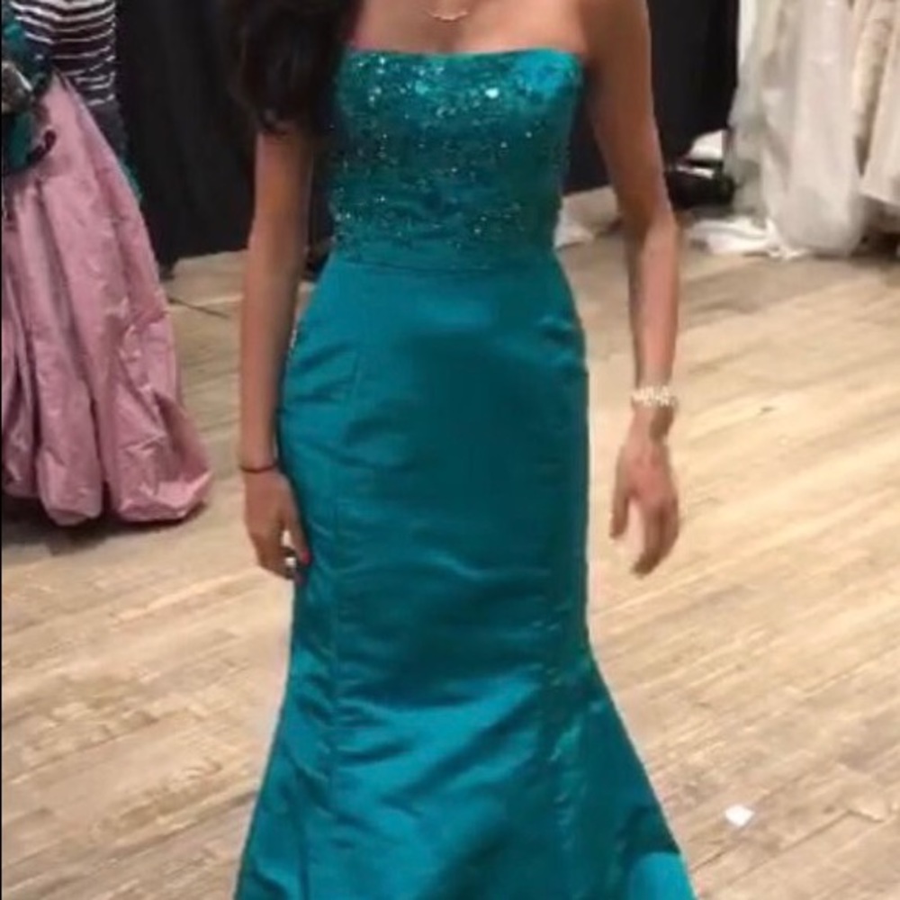 Green Oscar De La Renta Gown