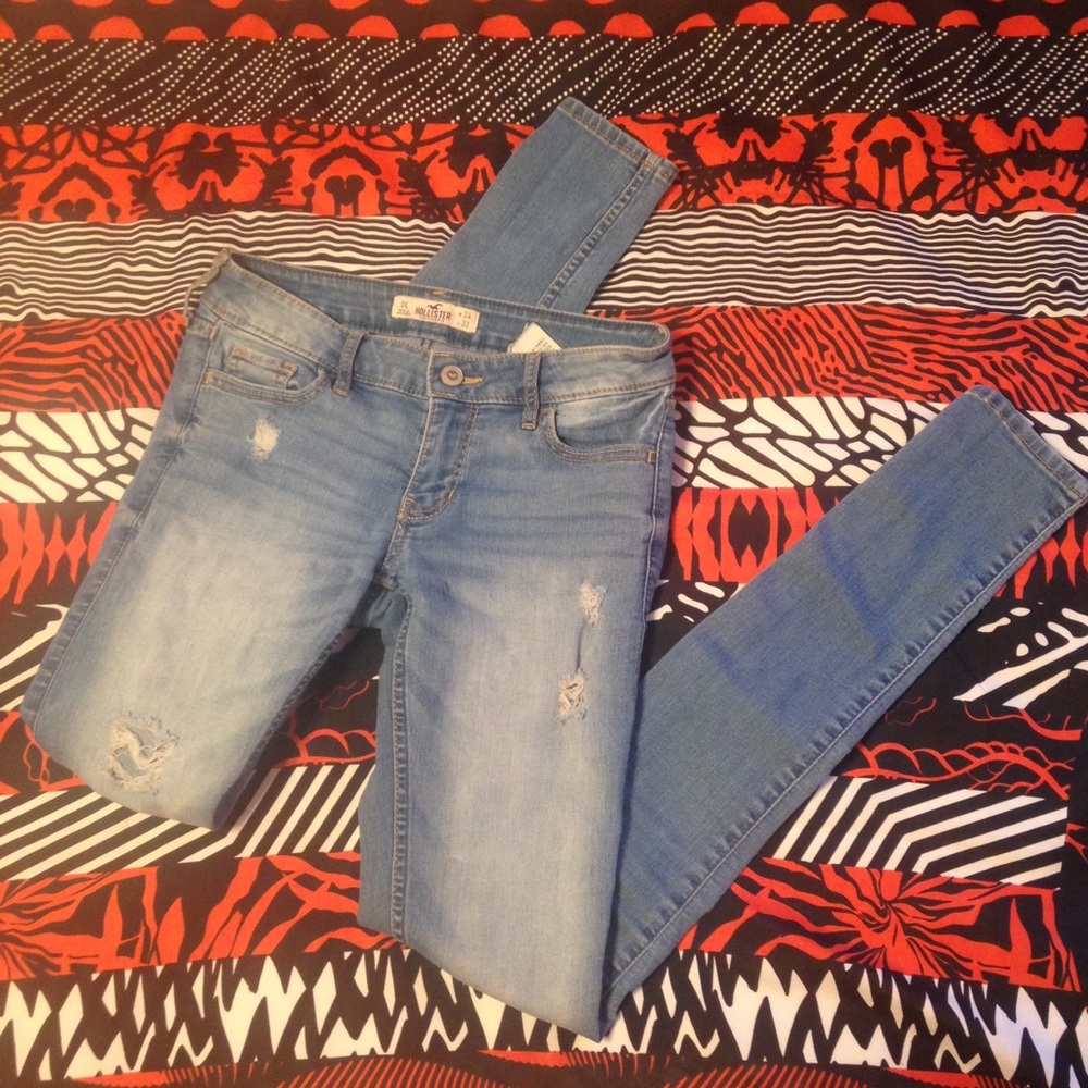 Super Skinny Ripped Hollister Jeans!