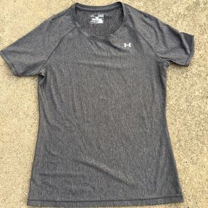 Women's Medium Under Armour Workout Top. Fitted M