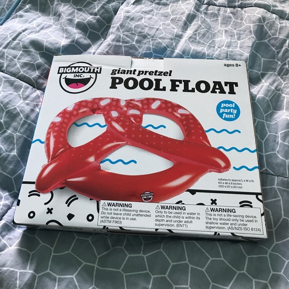 Giant Pretzel Pool Float - New in Box - Picture 2 of 4