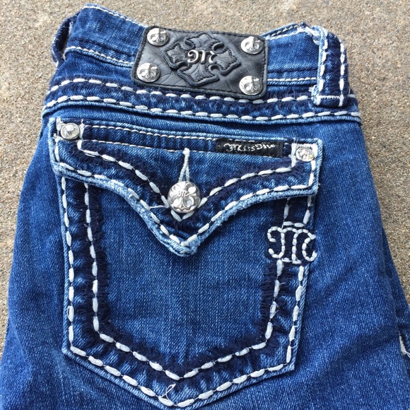 Women's Miss Me Jeans- Size 27! LIKE NEW. Boot cut - Picture 1 of 8