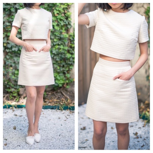 Vivian Chan Tops - VIVIAN CHAN Lindsey Cream Quilted crop top size M