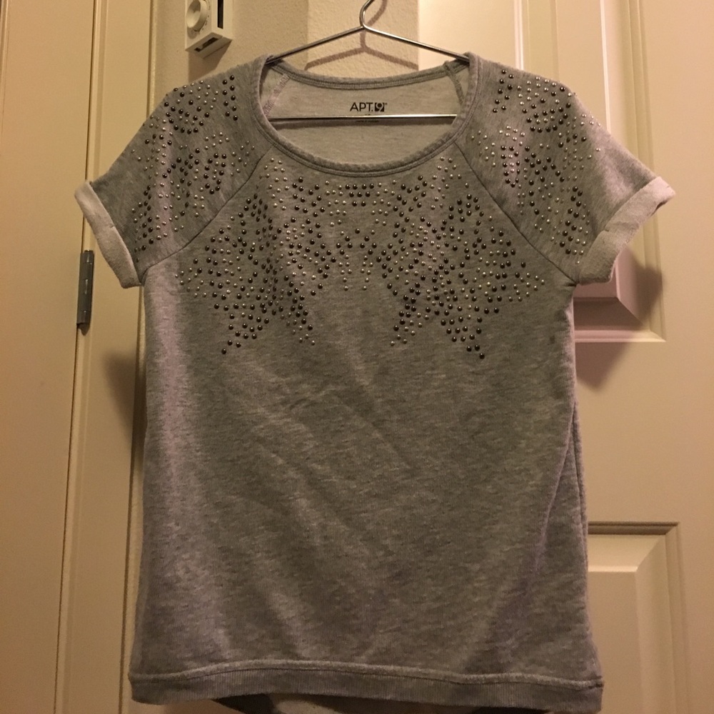 Short sleeved light sweater