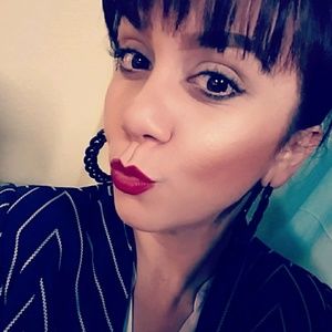 Meet your Posher, Gloria