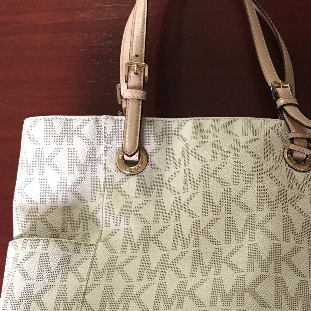 Michael Kors purse + wallet ❌SOLD❌