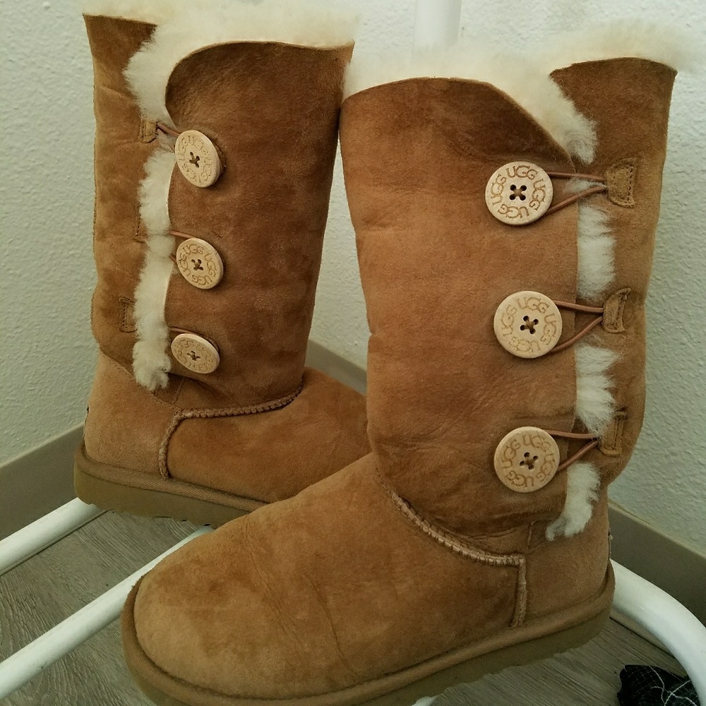 Authentic Ugg Boots-Bailey Triple Button