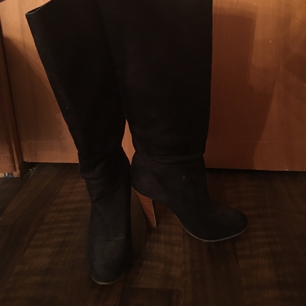 Tall black heel boots!!