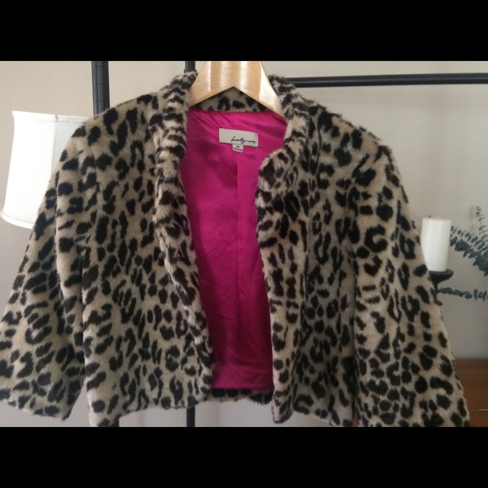 Short leopard print jacket