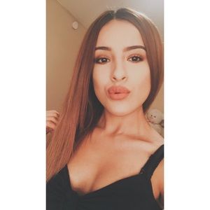 Meet your Posher, Yara