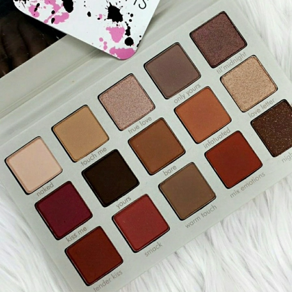 IRRESISTIBLE EYESHADOW PALETTE BY BEAUTY CREATIONS