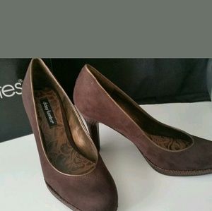 Daisy Fuentes faux suede/snakeskin Naomi pumps