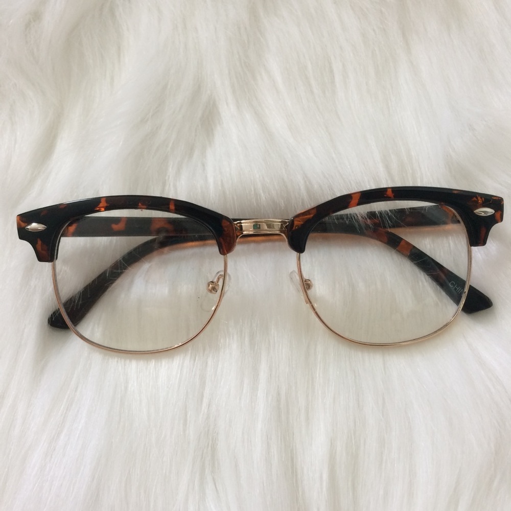 🖤 SOLD 🖤 Faux Tortoise Glasses