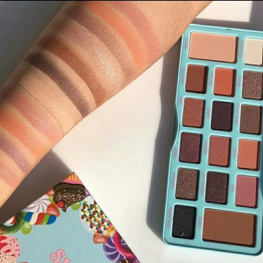 SUGAR SWEETS EYESHADOW PALETTE BY BEAUTY CREATIONS