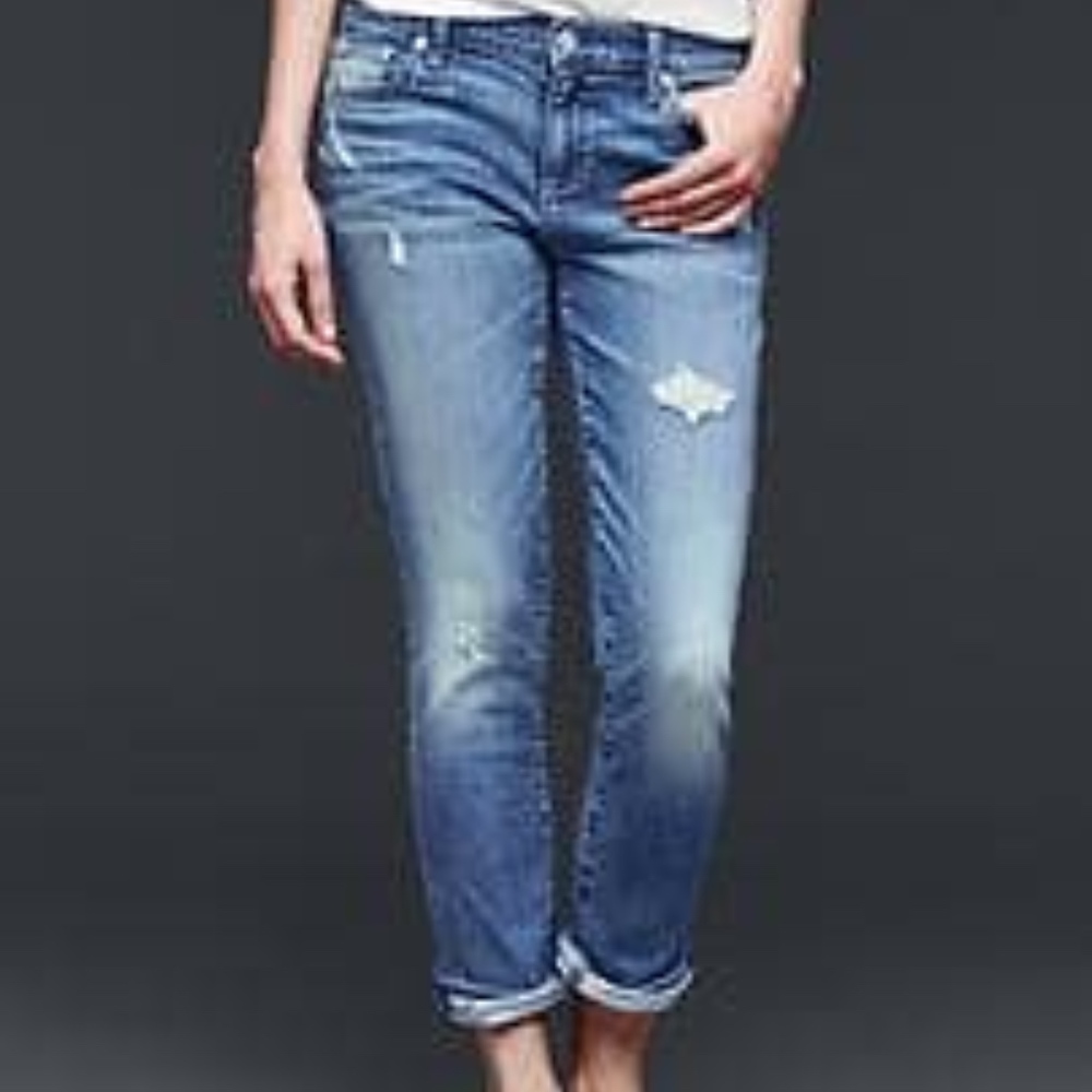 GAP -  Mid-Rise Destructed Girlfriend Jeans - Sz27