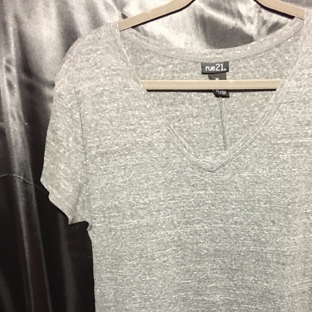 Grey v-neck Size XL