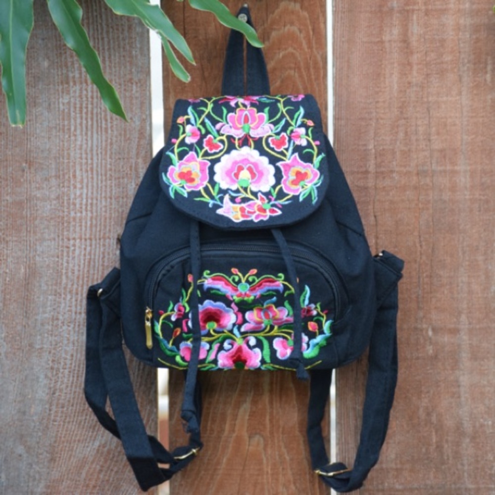 ⭐️ONE LEFT⭐️ •Mini Embroidered Floral Backpack•