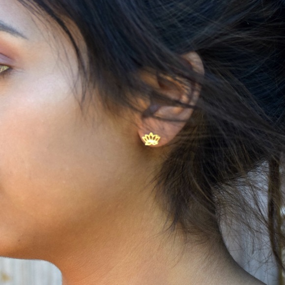 • 🌸 Dainty Minimalist Lotus Stud Earrings (NWT)• - Picture 2 of 2