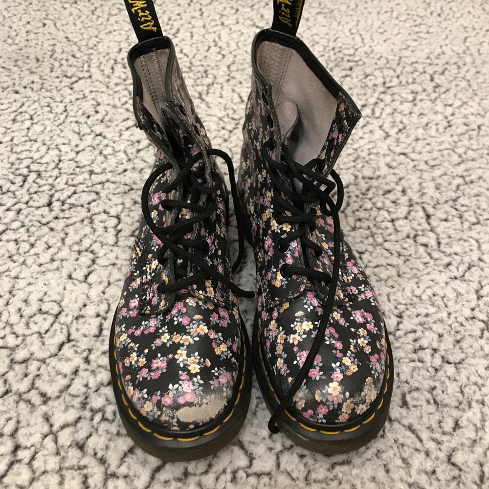 Flower dr Martens