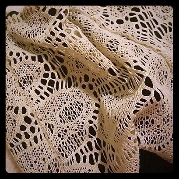 Lace skull high waisted shorts - Picture 3 of 4