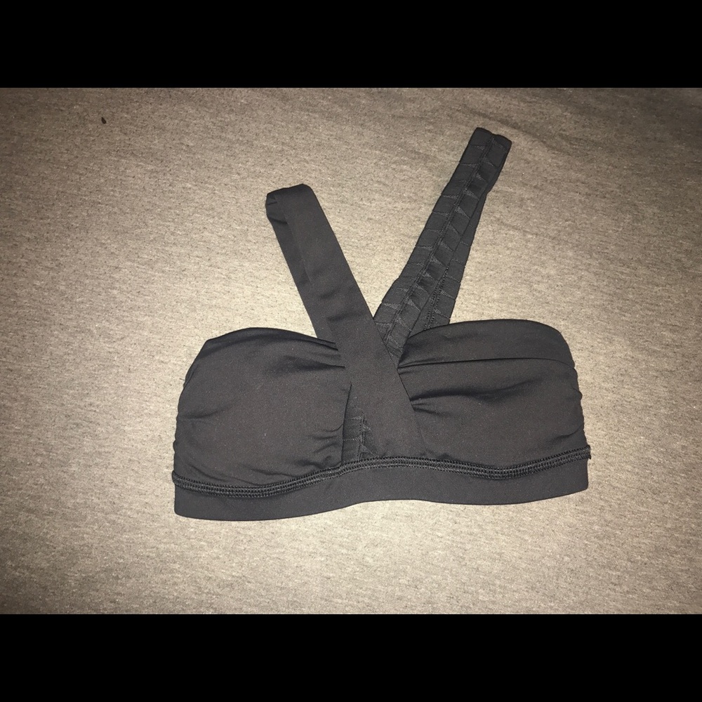 BLACK LULULEMON SPORTS BRA SIZE 2