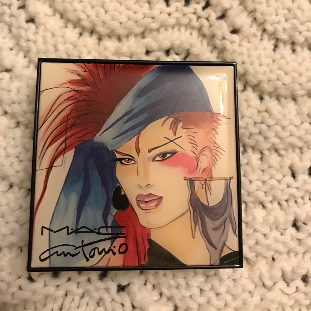 MAC Antonio Lopez pallet