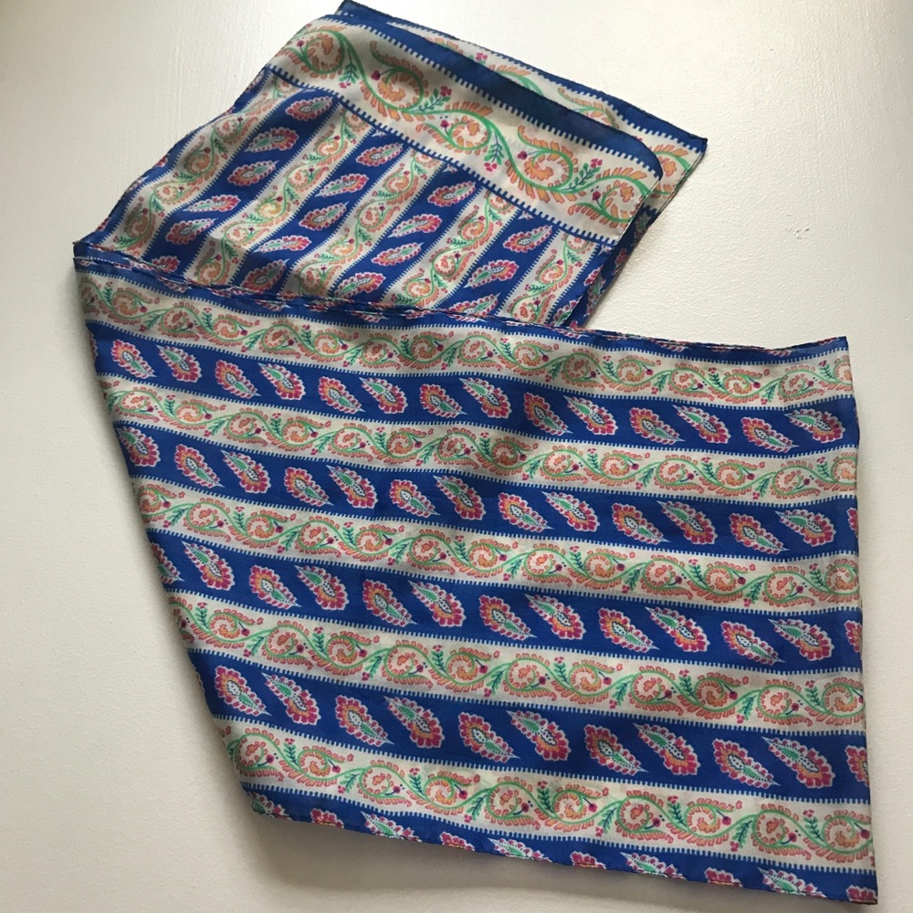Beautiful Lightweight Colorfully Patterned Scarf - Picture 3 of 3